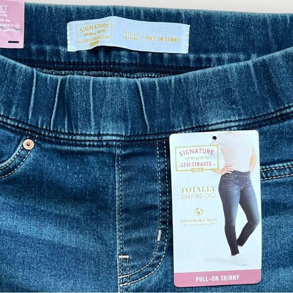 Signature By Levi Strauss Pull-On Skinny Totally Shaping Blue Jeggings. 6. NEW. - Picture 6 of 8